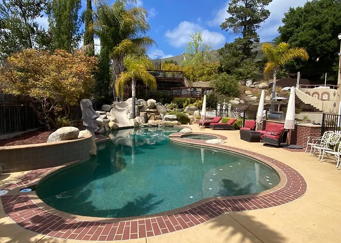 Oasis Private Entry Suite, Pool, Jacuzzi And More
