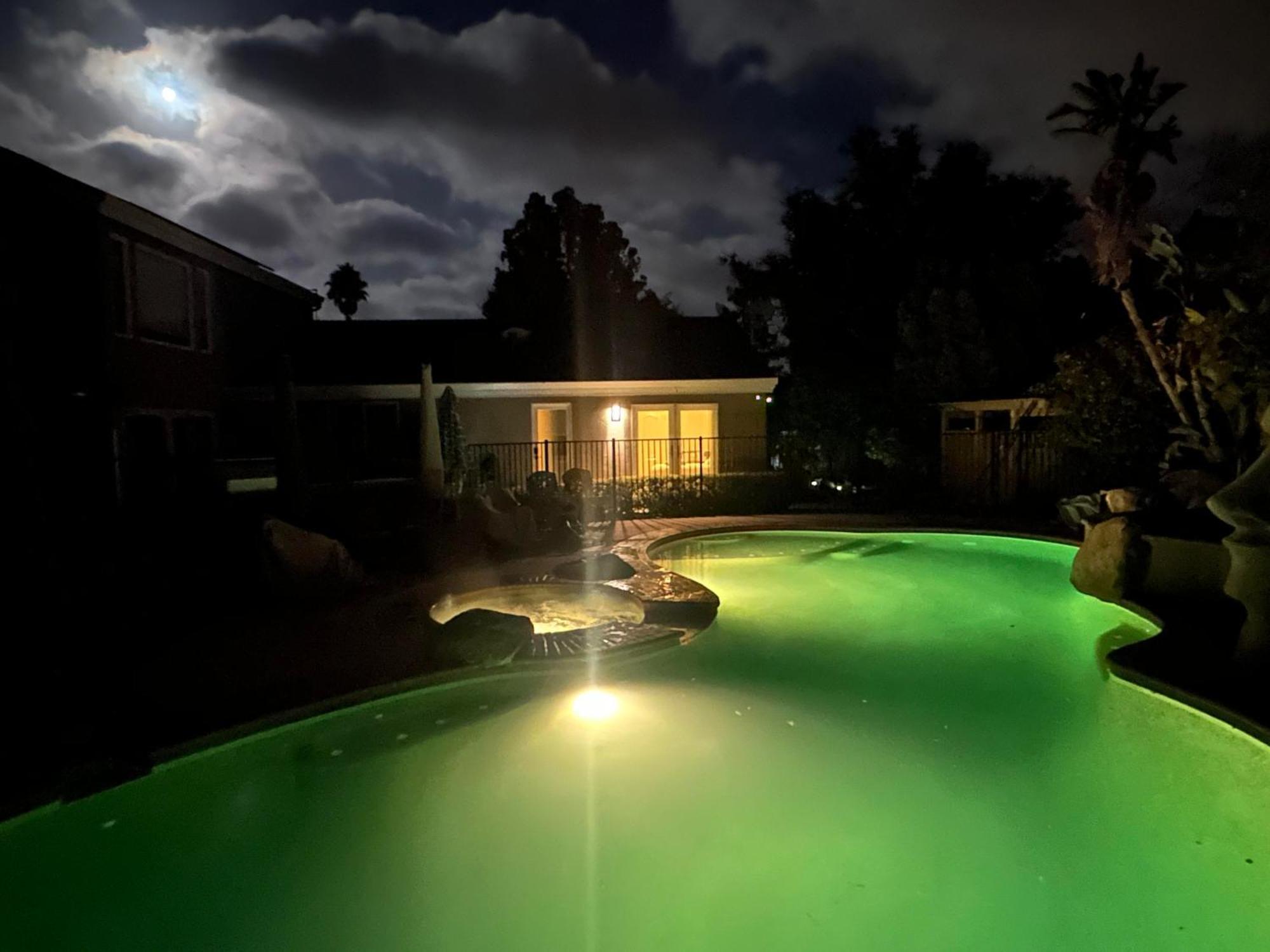 Oasis Private Entry Suite, Pool, Jacuzzi And Séjour chez l'habitant San Luis Obispo